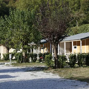Le Jardin 3 étoiles - Chalets, Et Emplacements Nus Pour Des Nature Le Long De La Rivière Le Gijou Camping
